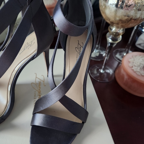 Vince Camuto size 9M IM-DEVIN heel - Picture 2 of 4